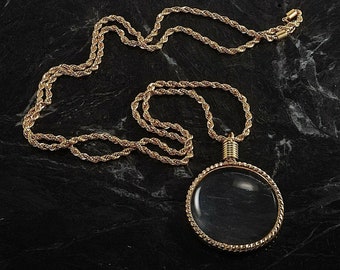 Vintage Magnifying Monocle 1970's Fashion Accessory Necklace Magnifier Gold Tone