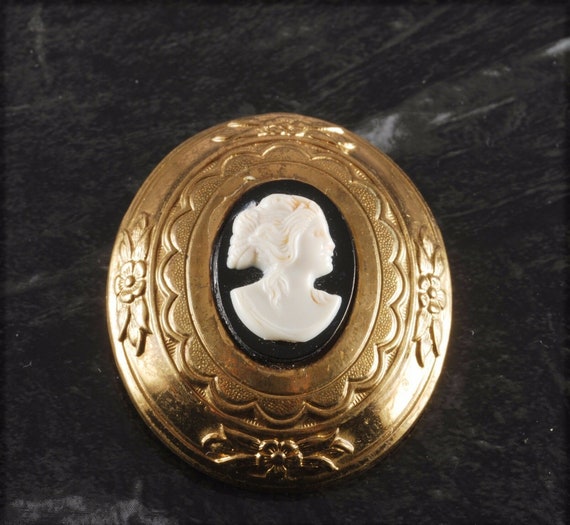 Vintage Cameo Brooch Coro Pin Brass Victorian Mot… - image 1