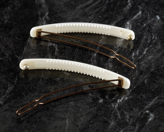 Vintage Hair Barrette Pair White Plastic Metal Cl… - image 2