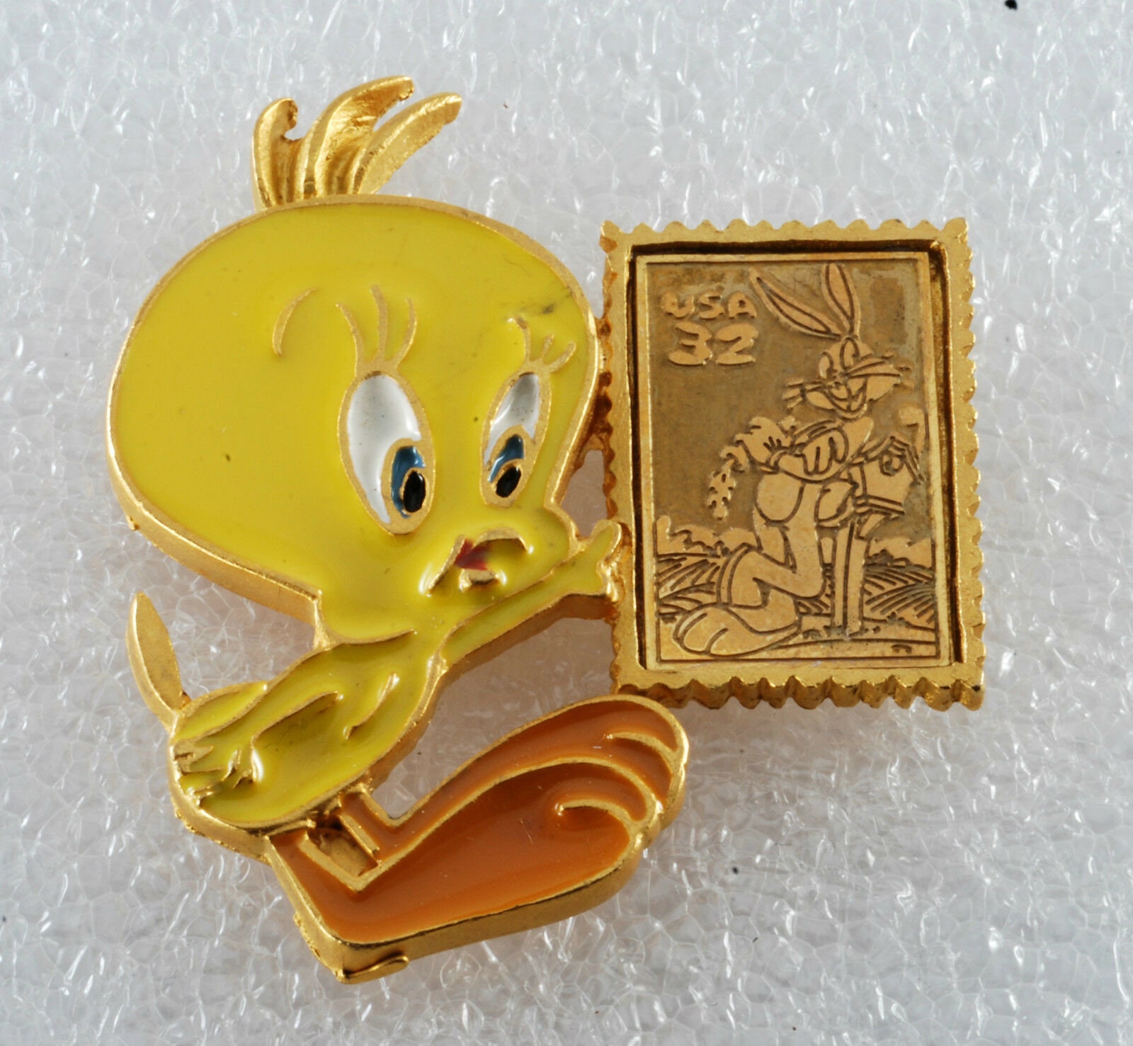 Looney Tunes トゥイーティー ライセンスプレート 1997 Looney Tunes Stamp Collection Tweety Bird Pin Made in