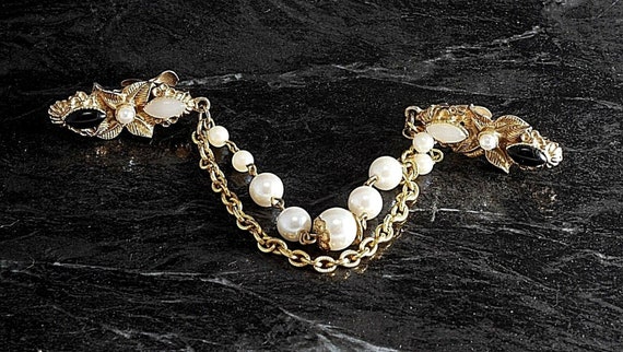Vintage Sweater Clip Gold Tone Metal Feather Wheel Faux Pearl Center Pat Number Etsy Canada