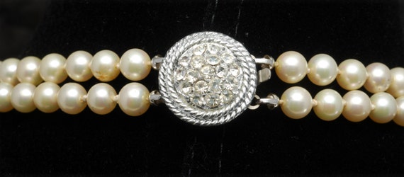 Vintage Ladies Necklace Off White Glass Faux Pear… - image 5