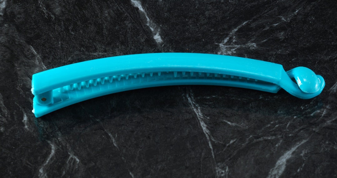 Vintage 90's Banana Clip Twist Clasp Blue Hard Plastic 4 1/2 Hair