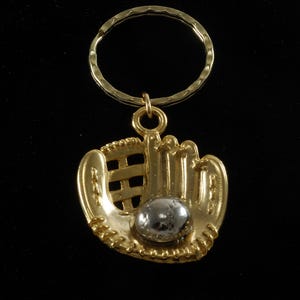 Vintage Schlüsselanhänger Baseball Handschuh und Ball Gold / Silber Ton Metall Schlüsselring Fob 3 "x 1 1/2"