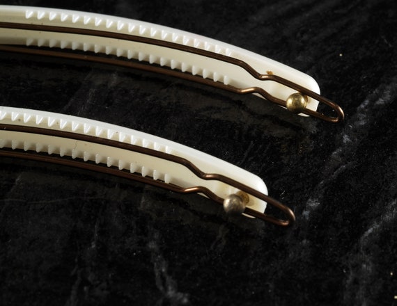 Vintage Hair Barrette Pair White Plastic Metal Cl… - image 3