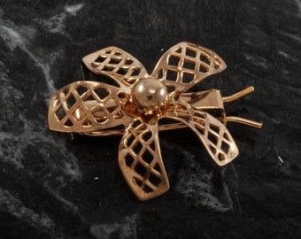 Vintage Hair Barrette Gold Metal Waffle Pattern Flower Style Clip Hair Accessory