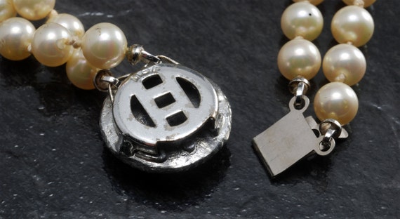 Vintage Ladies Necklace Off White Glass Faux Pear… - image 4