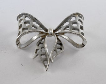 Vintage Bow Brooch Silver Tone Metal Pin  Fashion Jewelry Accessory 2"