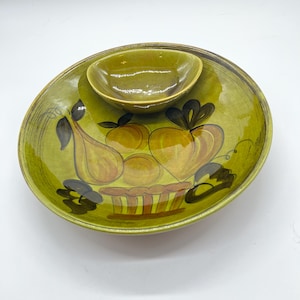 Vintage Los Angeles Pottery Chip with Integrated Dip Bowl Avocado Green Fruit Pattern 1960s