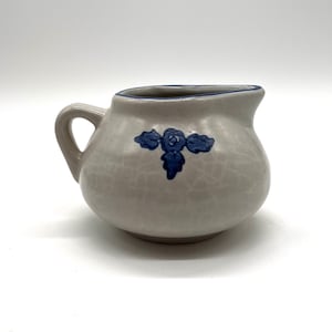 Vintage Pfaltzgraff  Stoneware Yorktowne Gravy Pitcher Boat Ivory Blue Flowers