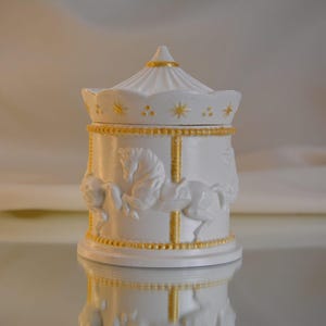 White Carousel Concrete Vegan Candle, Luxury Gift, Unique Home Decor, Organic Soy Wax Candle