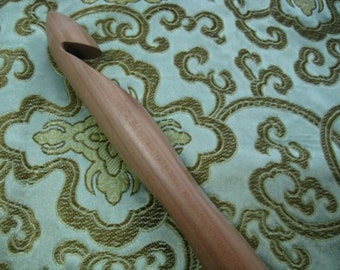 jumbo wood crochet hook size 25 mm  US  U  50 (we also have size p, q, R and s)