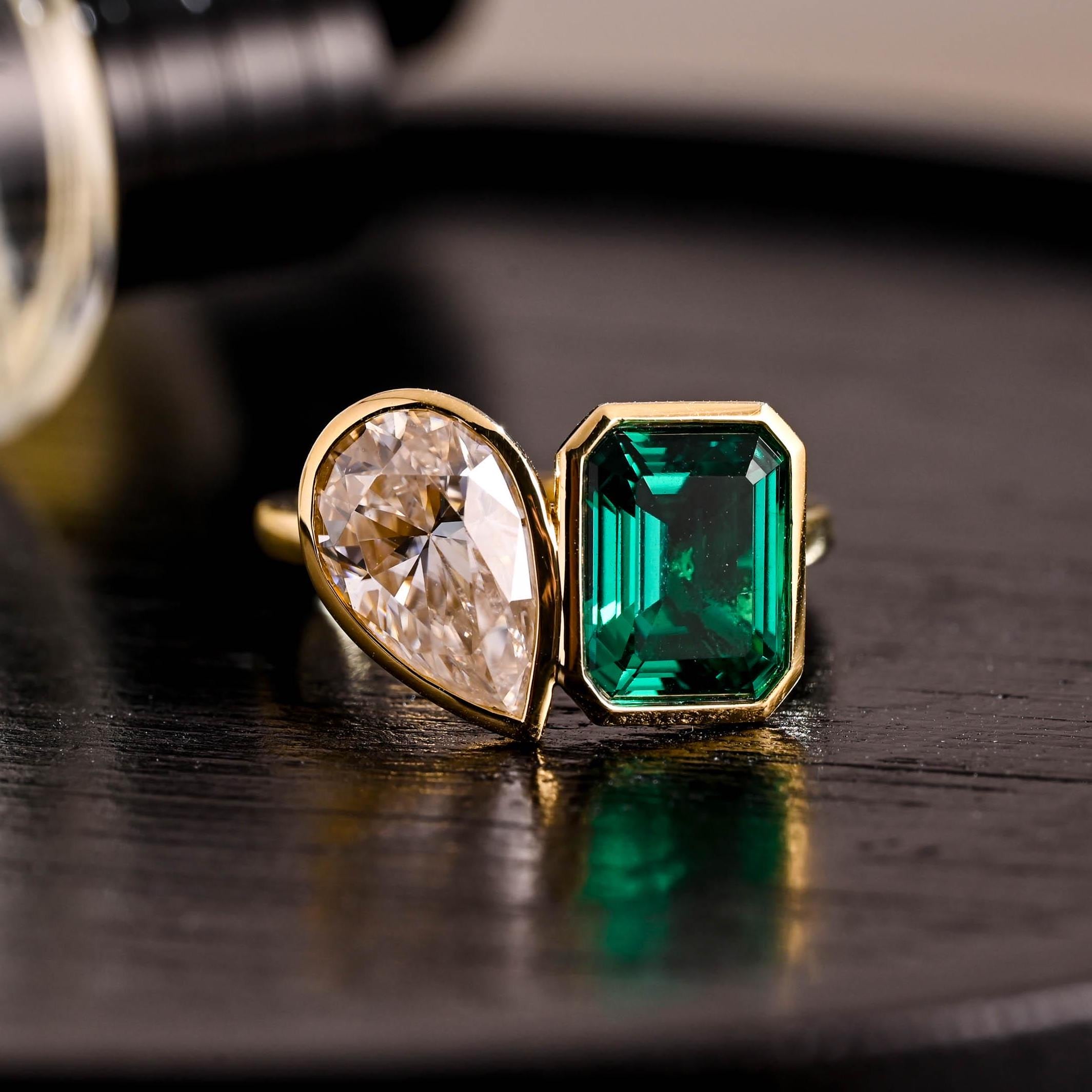 Bezel Toi et Moi Engagement Ring, Lab Grown Emerald Ring, Pear Cut Moissanite Toi et Moi Wedding Ring, Unique Promise Ring, Anniversary Ring