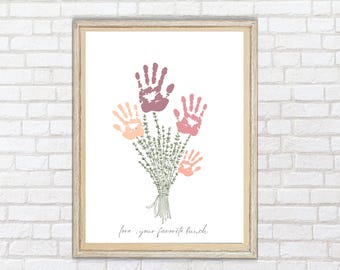 Ramo de flores con huellas de manos: recuerdo del Día de la Madre (imprimible)