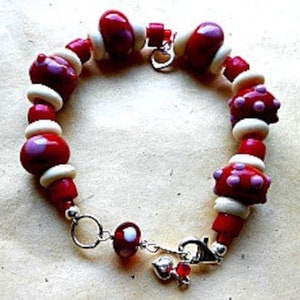 Red Glass and Lampwork Bead Bracelet zdjęcie 4