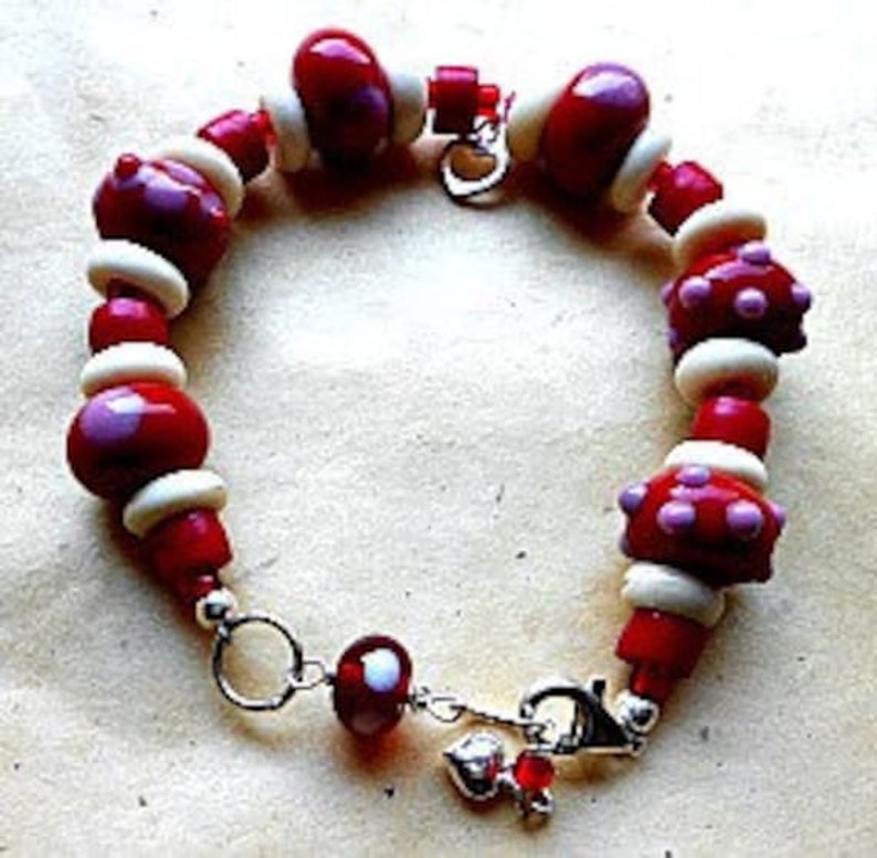 Red Glass and Lampwork Bead Bracelet zdjęcie 4