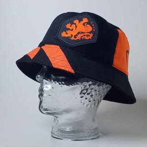 Upcycled Nederland voetbalshirt Bucket Hat uit 2020 Memphis