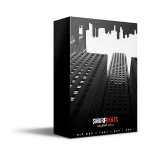 Könnte beinhalten: Eine schwarze Box mit einem Graustufenbild von Wolkenkratzern. Der Text "SMURFBEATS DRUMKIT VOL.2" ist in Rot und Weiß dargestellt. Der Boden der Box listet "HIP HOP | TRAP | RAP | RNB" auf.