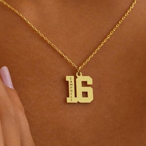 Collier chiffre personnalisé en argent sterling : bijoux de sport personnalisés