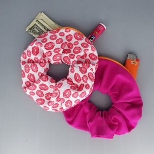 PINK STRETCH Secret Pouch Stash Zipper Pocket Scrunchie, Lips Kisses Scrunchie, Cute Scrunchie, Hair Tie, Gifts for Her