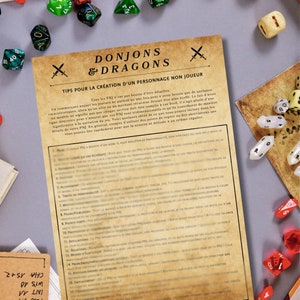 Peut inclure: Une feuille de papier de style vintage avec un fond brun et un titre qui dit "Donjons & Dragons". La feuille contient des conseils pour créer des personnages non-joueurs (PNJ) pour le jeu de rôle Donjons & Dragons. Les conseils incluent des détails sur la façon de créer le nom, les antécédents, la personnalité et les capacités d'un personnage.