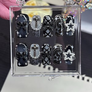 Uñas postizas grunge hechas a mano: estrella, punta francesa, Y2K, góticas imagen 1