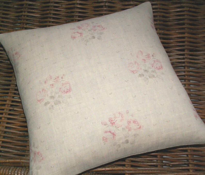 16 x 16 UK Designer Linen Bunches of Soft Pink Roses Kate Forman Kitty Cushion Throw Pillow Cover Vintage Style Cottage Chic