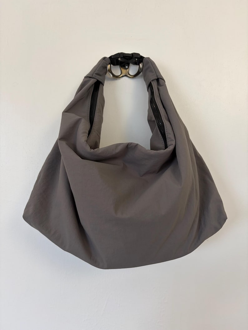 Bolso hobo de nailon, bolso de mano, resistente al agua, convertible en bandolera, correa ajustable, estilo minimalista para hombres y mujeres. imagen 9