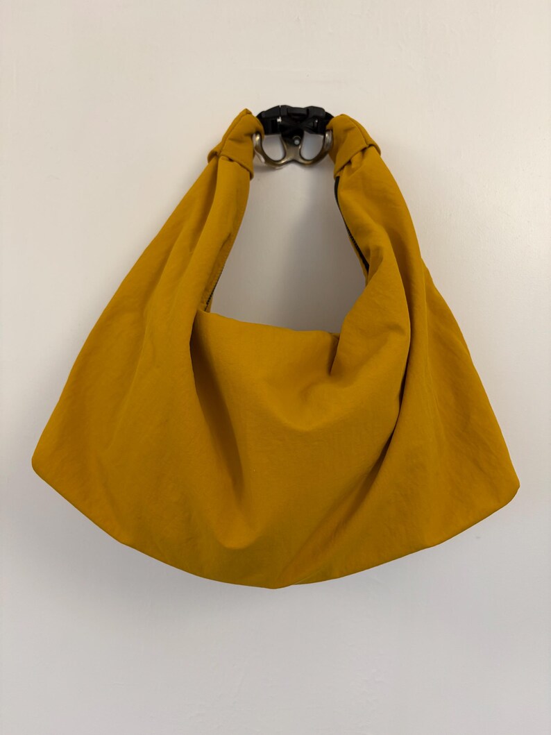 Bolso hobo de nailon, bolso de mano, resistente al agua, convertible en bandolera, correa ajustable, estilo minimalista para hombres y mujeres. imagen 10