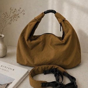 Bolso hobo de nailon, bolso de mano, resistente al agua, convertible en bandolera, correa ajustable, estilo minimalista para hombres y mujeres. imagen 3