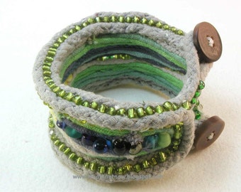organic green beaded cuff bracelet size M 2517