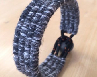 grey hand loomed cotton cuff bracelet size M 4332