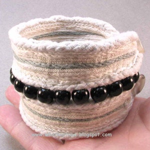 bold black and white beaded bracelet 2641