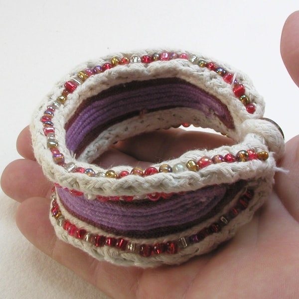spoelarmband met paarse kralen, maat M 1644