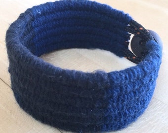 dark blue hand loomed cotton cuff bracelet  size S 4301