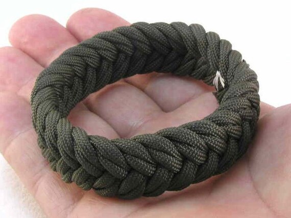 braided paracord bracelet