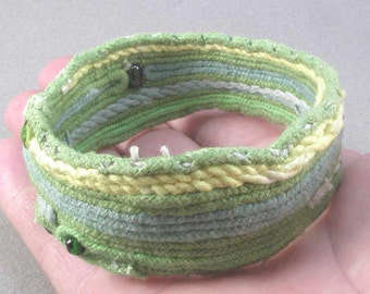 bright green beaded slip on bracelet size L 1448