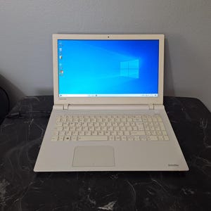 Laptop Toshiba i3-5005U – 8 GB de RAM – SSD de 120 GB – Para peças ou reparo – Touchpad e bateria não funcionam