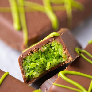 Dubai Pistachio Chocolate Bar Recipe - Luxurious No-Bake Dessert Download PDF