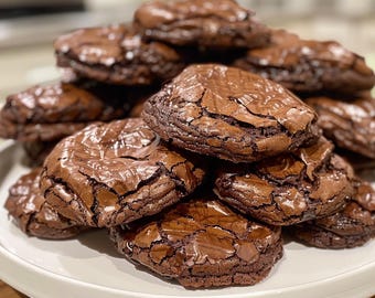 Przepis na ciasteczka brownie z czekoladą i polewą czekoladową do pobrania.
