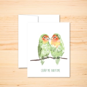 Cartão comemorativo para periquitos, pássaros do amor, dia dos namorados, cante-me a qualquer hora, cartão ilustrado colorido de pássaros tropicais em um galho