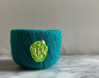 Felted Wool Bowl  - Teal bowl with Prickly Pear Cactus  - gifts for gardeners, nature lovers, spring - ring dish, air plant planter