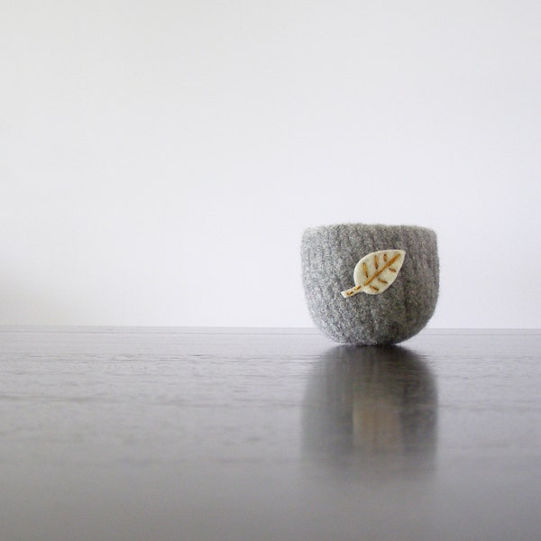 autumn leaves - dove grey felted wool bowl with white and golden yellow felt leaf - ring bowl, autumn decor, Waldorf nature item