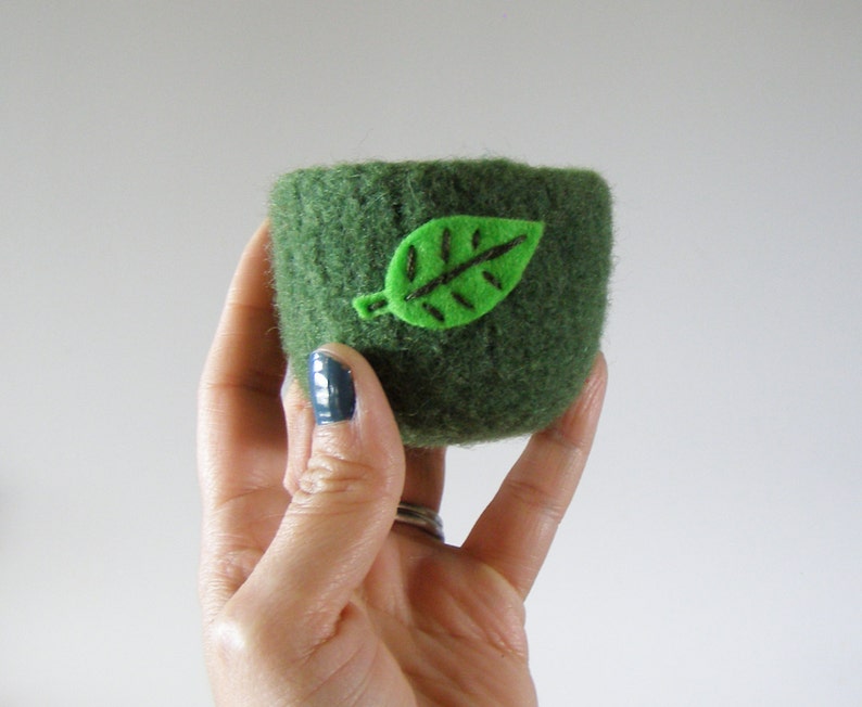 Air Plant Planter Avocado Green Felted Bowl with Bright Green Leaf Ring Bowl Catch All Plant Pot Gifts for Gardeners image 4