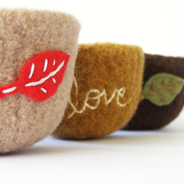 felted bowl -beige felt wool bowl with eco felt dark cranberry red leaf - autumn home decoration, ring holder bowl