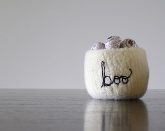 Halloween boo bowl - felted wool bowl in white with embroidered word "boo" in black - decor, decoration, candy bowl, simple, embroidery