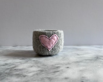 felted wool bowl  -  light gray wool with pink eco felt heart - ring holder, wool anniversary ring bowl - Valentine's day gift