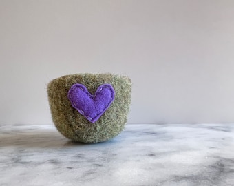 felted wool bowl  -  mossy green wool with lavender eco felt heart - ring holder, wool anniversary ring bowl - Valentine's day gift