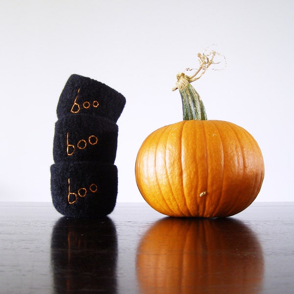 Halloween boo bowl - felted wool bowl in black with embroidered word "boo" in orange - decor, decoration, candy bowl, simple