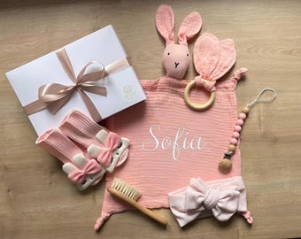 Set de regalo personalizado para bebé, regalo bordado para bebé, set de regalo para recién nacido, regalo para baby shower, regalo para niña, set de regalo rosa para bebé, cesta para niña